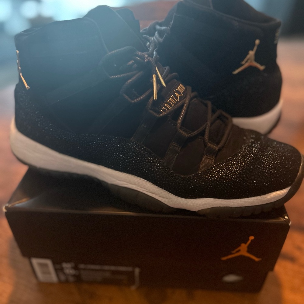 Jordan Kids Sneakers in Black and Gold